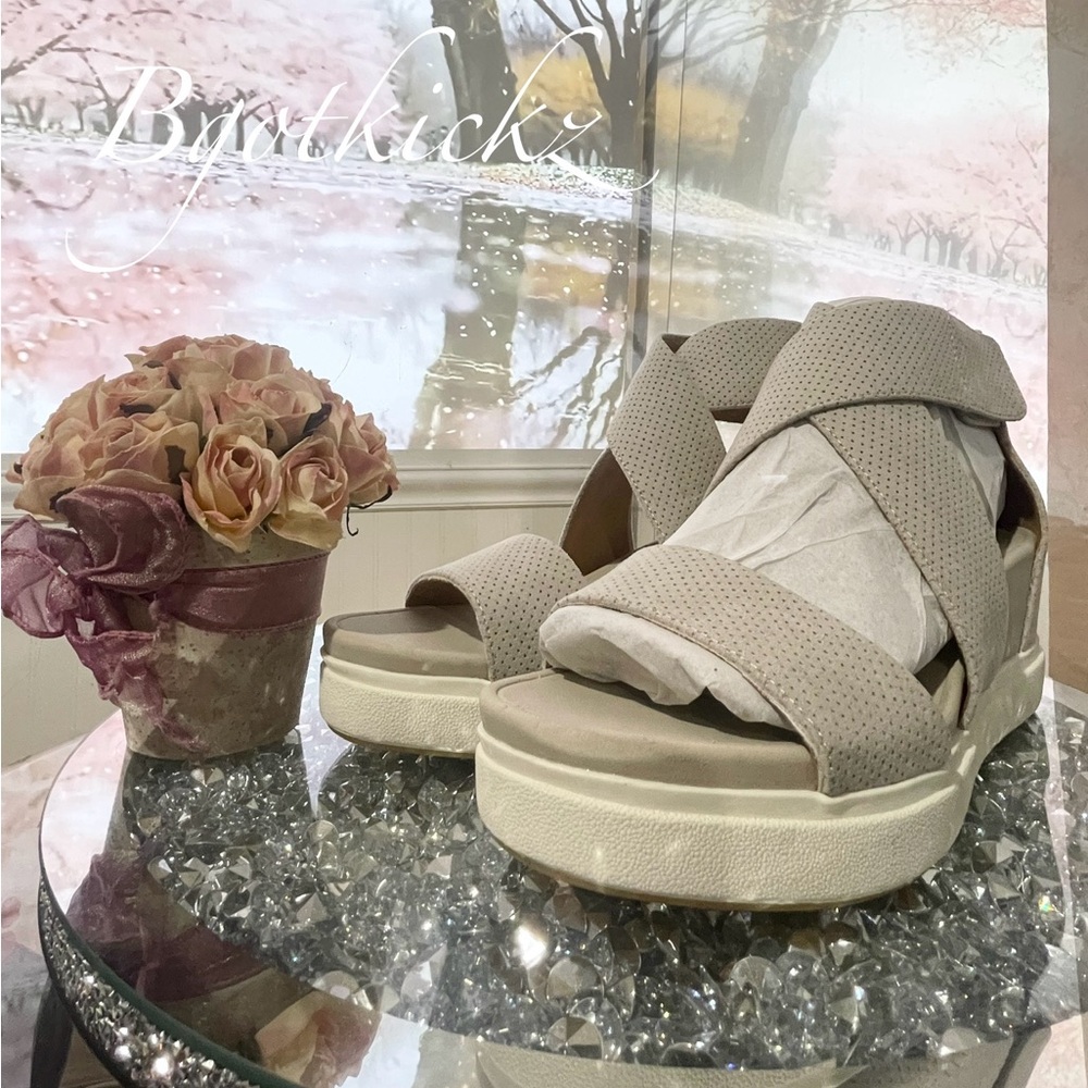 Dr. Scholl's Shoes Women's Sheena Wedge Sandal
Size 10